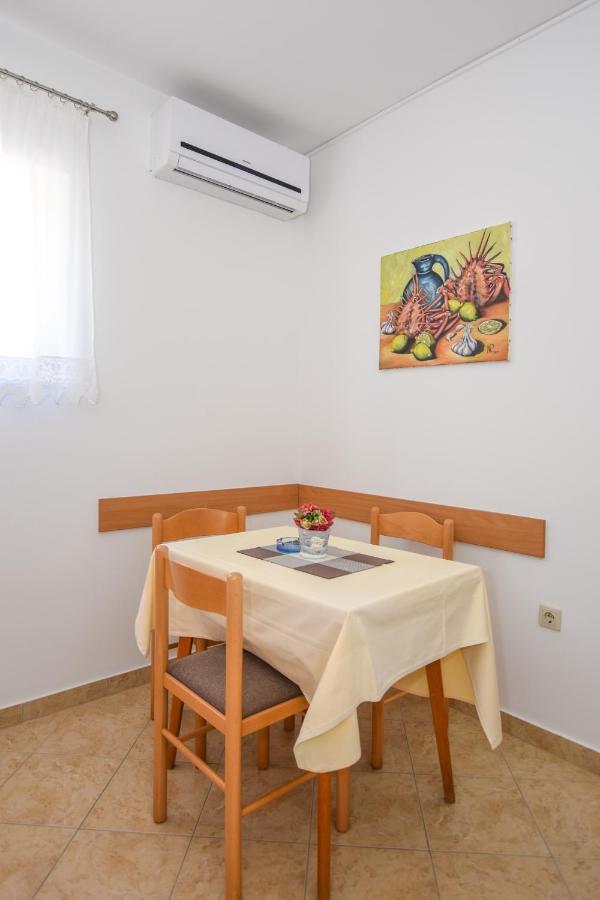 Apartmani Marija Ljubica Pag Town Exterior photo